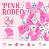 Mahjong de luxe moderne portable 3 couches Miss Cowgirl en acrylique rose, jeu de 4 joueurs avec boîte personnalisée pour divertissement en boîte de nuit
