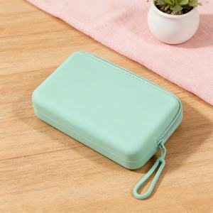 Sac cosmétique en silicone personnalisé avec logo promotionnel, grand format, multifonctionnel, carré, pochette de rangement pour articles de toilette de voyage - Product Image 6