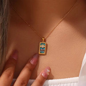 Sol Luna estrellas amante reina <span class=keywords><strong>mago</strong></span> Caballero <span class=keywords><strong>Santo</strong></span> Grial collares simbólicos esmalte cuadrado colorido Tarot tarjeta collar - Product Image 1