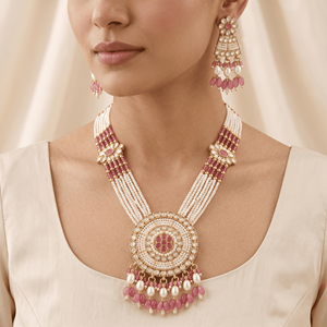 Ensemble de collier de mariage traditionnel en cuivre plaqué or avec perles d'imitation vert menthe et rose superposées, et boucles d'oreilles assorties - Product Image 3