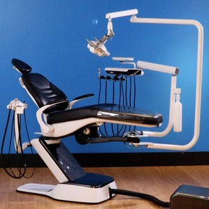 Fauteuil médical dentaire de qualité supérieure avec lampe opératoire LED réglable et traitement intégré, disponible au meilleur prix - Product Image 6