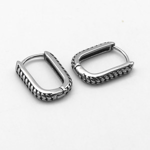 Pendientes de Clip Geométricos Cuadrados y Únicos de Acero de Titanio, Joyería Unisex, Otoño 2024 - Product Image 3