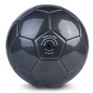 Ballon de football personnalisé imprimé, en PVC brillant, cousu à la machine, pour le divertissement et la récréation, fabriqué au Vietnam, vente en gros - Product Image 3