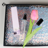 Vente chaude clair huile essentielle verre rouleau sur bouteille 10ml Rectangle cylindre bambou bouchon lèvre huile rouleau bouteille avec boule en métal