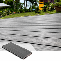 Plancher de terrasse WPC moderne sur mesure, gaufré 3D, lisse, extérieur, étanche, imitation teck, forme carrée, technique brossée