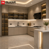 Meubles de cuisine modernes italiens avec portes en verre, armoires de cuisine de luxe sur mesure avec cadre en aluminium et éclairage LED pour projets