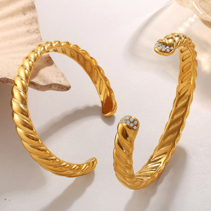 <span class=keywords><strong>Bracciali</strong></span> Vintage in <span class=keywords><strong>Acciaio</strong></span> Inox Placcato Oro 18K, Larghi con Texture a Spiga e Zirconi Cubici, Apribili, per Donne - Product Image 2