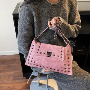 กระเป๋าสะพายไหล่สไตล์ยุโรปและอเมริกา  แบบเรโทร  ประดับหมุด  สำหรับผู้หญิง  แฟชั่นเท่ๆ  สไตล์สาวสไปซ์  กระเป๋าสะพายข้างแบบมีสายโซ่  ทันสมัย - Product Image 2