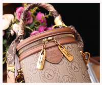 Sac à main de luxe de créateur avec monogramme, poignée foulard, sac cylindrique vintage à double fermeture éclair, sac seau de toilette, sac à bandoulière et sac croisé pour femme