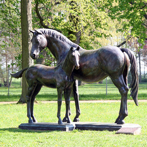 Escultura de animal de bronce fundido, tamaño real, con estatua de mujer para exteriores - Product Image 3