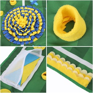 Tapis de reniflement pour chien sur le thème du terrain de football, vert, pour l'entraînement des chiens avec jouets à mâcher, tapis de jeu éducatif et puzzle - Product Image 4