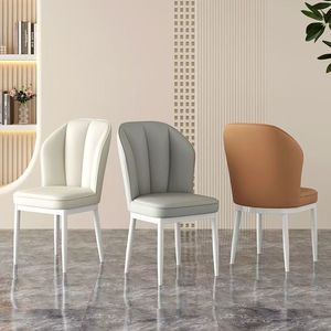 Sillas de Comedor Apilables de Diseño Moderno, Ecológicas y Duraderas, de Cuero con Cojín Suave y Patas de Metal - Product Image 1