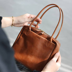 Sac à main en cuir tanné végétal de couleur unie |   Breeze Japon |   Sac fourre-tout décontracté léger à double anse Niche - Product Image 1