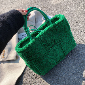 Bolso de mano de piel de invierno para mujer, <span class=keywords><strong>bolsa</strong></span> de mano cuadrada de felpa tejida con cordero cálido, a la moda, 2023 - Product Image 5