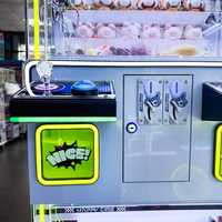 Machine à grue double cabine tendance pour 2 joueurs, avec écran LED coloré en anglais, distributeur de jouets en peluche pour centres commerciaux, bars et locations de fêtes