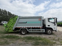 Camion compacteur de déchets municipaux 4x2 à système hydraulique silencieux avec élévateur de conteneurs à commande automatique