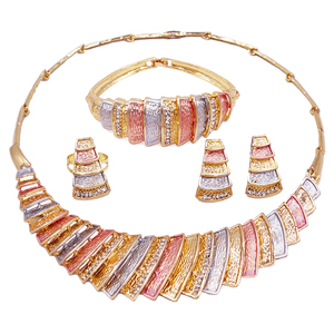 Parure de bijoux Zhuerrui « I Love You Hug and Kiss Xoxo Queen Crown » avec grandes boucles d'oreilles et collier fin pour mariage, style Dubaï - Product Image 2