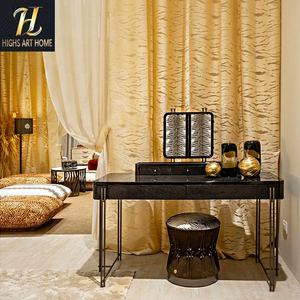 Mobilier de maison moderne Commode de luxe légère et luxueuse pour chambre à coucher avec cadre en bois blanc et miroir à led Commode en métal pour villa - Product Image 3