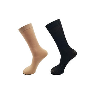 Collants en <span class=keywords><strong>nylon</strong></span> transparent <span class=keywords><strong>haut</strong></span> <span class=keywords><strong>de</strong></span> <span class=keywords><strong>gamme</strong></span> pour femmes, design léger et confortable avec technologie anti-accrocs - Product Image 4