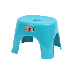 Tabouret enfant en plastique, coloré, rond et bas, pour la maison et l'usage des enfants - Product Image 5