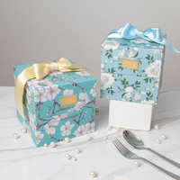 Boîte carrée rigide personnalisée à motif floral avec ruban et gaufrage doré, emballage portable, réutilisable et écologique pour bonbons de mariage