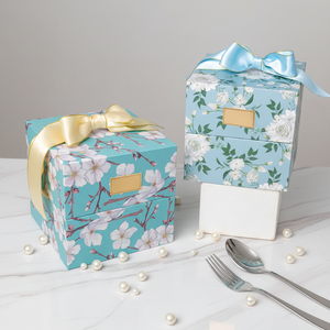 Boîte carrée rigide personnalisée à motif floral avec ruban et gaufrage doré, emballage portable, réutilisable et écologique pour bonbons de mariage - Product Image 3
