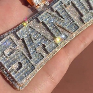 <span class=keywords><strong>Collar</strong></span> <span class=keywords><strong>con</strong></span> Colgante de Moda Hip Hop Personalizado y Exclusivo, Totalmente Cubierto de Diamantes, Corte <span class=keywords><strong>Esmeralda</strong></span> y Baguette, <span class=keywords><strong>con</strong></span> Cadena de Cuerda, Hecho de Latón - Product Image 4