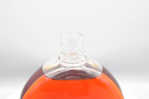 Botella Redonda de Vidrio para Licores de 50 <span class=keywords><strong>Cl</strong></span> a 70 <span class=keywords><strong>Cl</strong></span> con Corcho y Acabado Decorativo para Almacenamiento de Bebidas Alcohólicas - Product Image 3