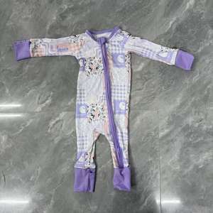 Set Pigiama per Neonati con Stampa Patchwork Viola, Doppia Cerniera, Vendita all'Ingrosso - Product Image 1