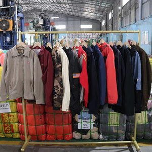 Vestes d'Hiver pour Hommes d'Occasion en Gros, <span class=keywords><strong>Vintage</strong></span>, Propres, Lot Mélangé, Friperie Abordable - Product Image 1