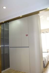 Armario de madera maciza para dormitorio, armario moderno de estilo antiguo con mecanismo de puerta deslizante para armarios <span class=keywords><strong>juveniles</strong></span>, muebles de sala de estar - Product Image 4