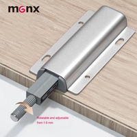 Kastdeur met push-open, soft-close magnetische sluiting, zilver/gouden afwerking, zonder handgreep, rebounder voor moderne keuken.
