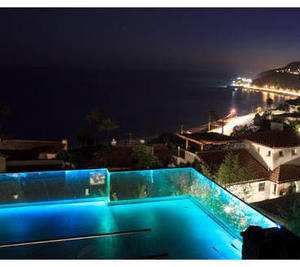 Sistema di ringhiera <span class=keywords><strong>in</strong></span> <span class=keywords><strong>vetro</strong></span> a canale U <span class=keywords><strong>in</strong></span> alluminio integrato a LED per scale eleganti, Veranda e spazi esterni - Product Image 3