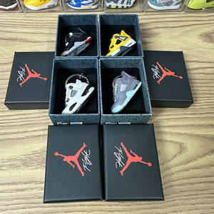 กล่องใส่รองเท้ารุ่น <span class=keywords><strong>AJ4</strong></span> สำหรับ 4 คู่ พร้อมพวงกุญแจรูปรองเท้าบาสเก็ตบอลสุดเทรนดี้ รุ่น 2548RTEF - Product Image 2