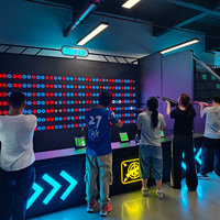 Campo de tiro con pistola láser, juego interactivo, simulador de tiro con láser, sala de entrenamiento