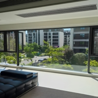 Ventanas Abatibles de Aluminio con Rotura de Puente Térmico y Triple Acristalamiento Certificadas por NFRC, Puertas y Ventanas Insonorizadas Personalizadas para Viviendas Residenciales