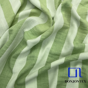 नए डिजाइन पॉलिएस्टर रायन कैनिनिक बुना हुआ स्ट्रिप कपड़े नरम स्पर्श धागा लड़कों के लिए आकस्मिक पोशाक घरेलू वस्त्र - Product Image 5