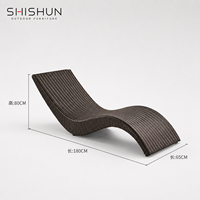 Chaise longue de plage en rotin moderne de luxe pour l'extérieur, idéale pour le bord de la piscine, la terrasse, le jardin, le balcon, la villa, le resort, pour se détendre au soleil