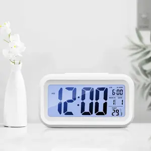 经典LCD数字时钟与日历光传感器和alarm snooze