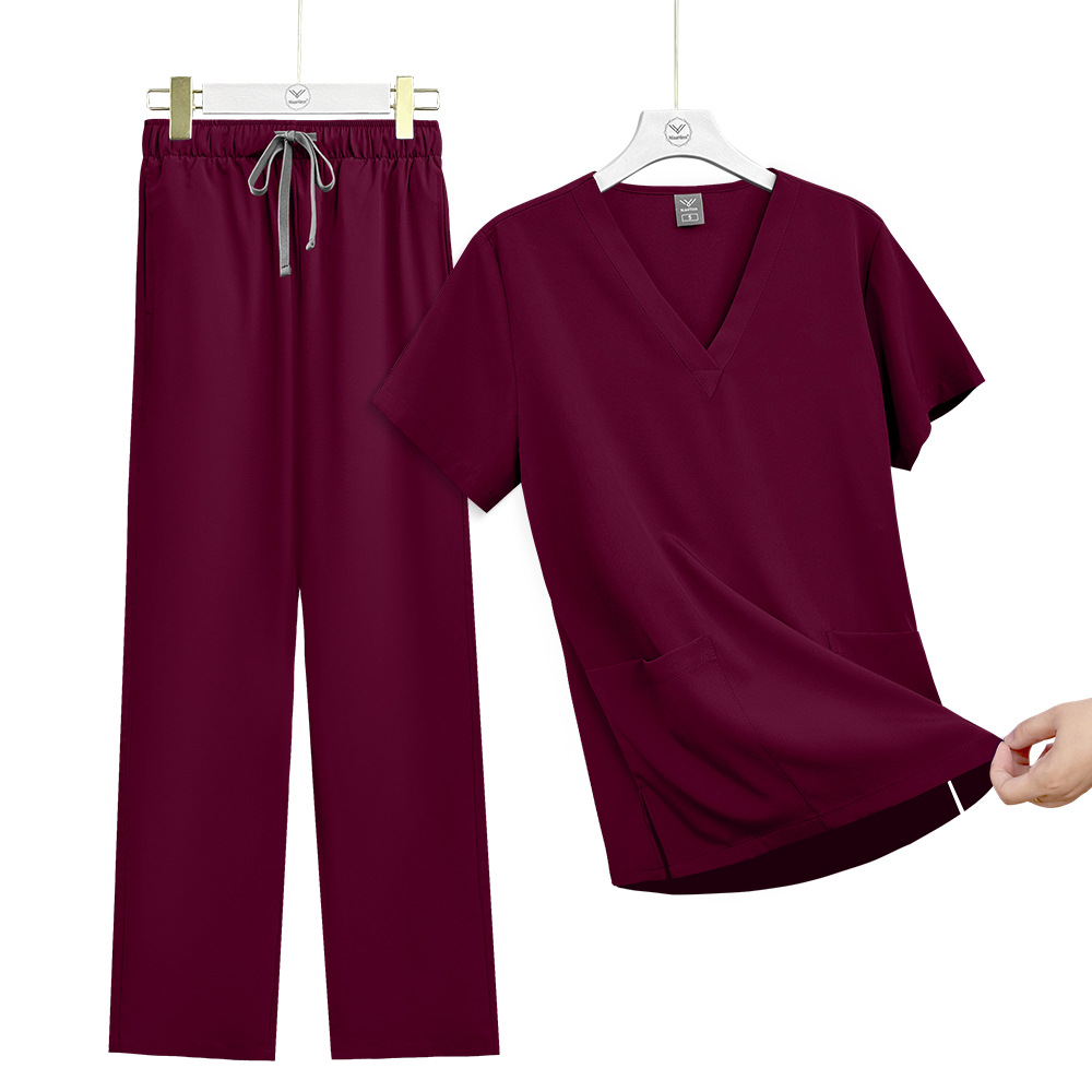 สีแดงเข้ม