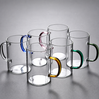 Assortiment van 6 glazen glazen met gekleurde handvatten voor thee, koffie, water, keuken, drinkset