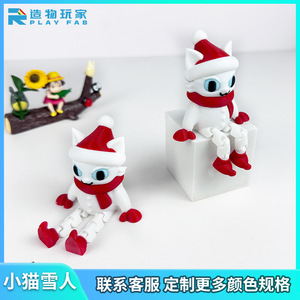 Statuetta di gatto natalizio da 10 cm in plastica con cappello e sciarpa per decorazioni natalizie - Product Image 5