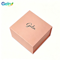 Boîte cadeau rigide pliable avec fermeture magnétique, logo personnalisé, insert en satin, laminage brillant, gaufrage pour emballage cadeau