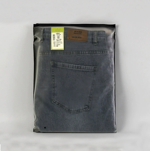 ถุงซิปสีดำแบบกำหนดเองและแบบด้าน สำหรับผู้หญิงและผู้ชาย ใส่กางเกงยีนส์ ถุงบรรจุภัณฑ์เสื้อผ้าแบบนำกลับมาใช้ใหม่ พร้อมพิมพ์โลโก้ - Product Image 2