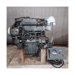 Motor diésel intraborda usado con refrigeración por agua de mar y opción de arranque dual, manual o eléctrico, para uso marino versátil. - Product Image 1
