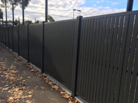 Panneaux de clôture verticaux en aluminium avec revêtement en poudre noire pour la protection des clôtures de jardin résidentielles