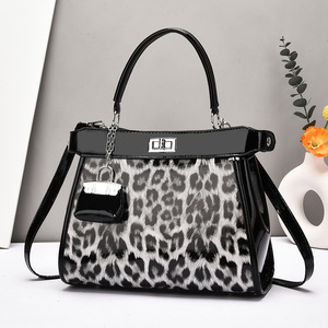 Sac à main pliable en cuir PU pour femme avec breloque de verrouillage, bandoulière amovible, fermeture éclair, sac à bandoulière élégant - Product Image 3