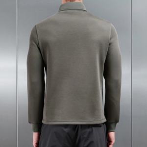 เสื้อแจ็คเก็ตพัฟดีไซน์ใหม่ ปักโลโก้ได้ ผ้าฝ้าย บุใยโพลีเอสเตอร์ สำหรับฤดูหนาว เสื้อโค้ทกันหนาวแบบมีซับใน สำหรับผู้ชาย ใส่เล่นกิจกรรมกลางแจ้ง - Product Image 2