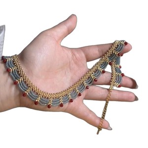 Nouveau collier chaîne en bambou avec perles contrastées rouge et bleu, fleurs plaquées or et dentelle multicouche, style sportif, accessoires pour femmes 2025 - Product Image 5