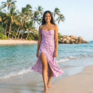 Robe midi dos nu à imprimé floral d'été avec logo personnalisé pour femme, sexy, avec fente latérale, bretelles spaghetti, motif hibiscus violet, idéale pour les vacances à la plage - Product Image 2